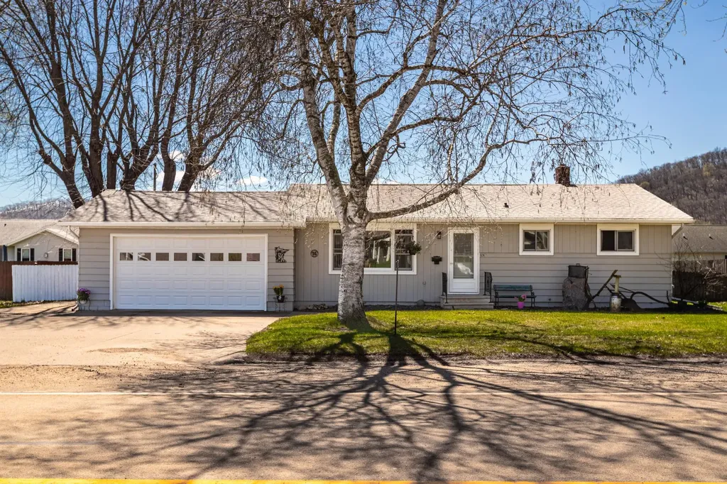 1367 County 25 La Crescent MN 55947