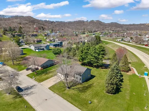 510 Mcintosh Road La Crescent MN 55947