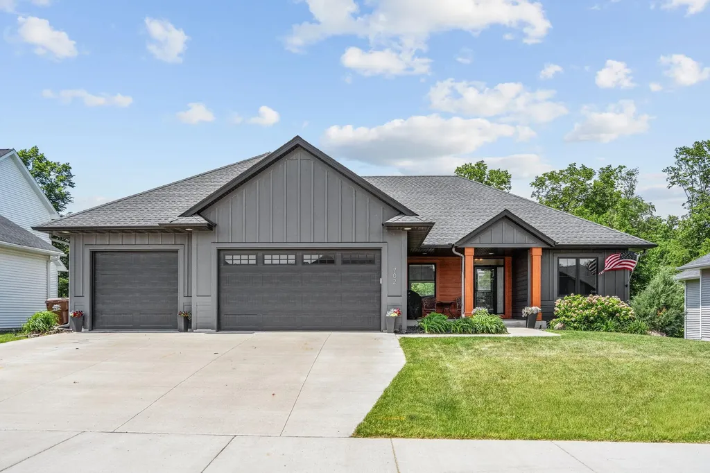 702 Eastland Avenue SE New Prague MN 56071