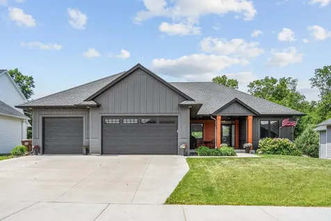 702 Eastland Avenue SE New Prague MN 56071