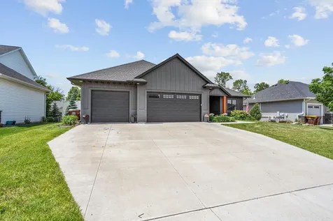 702 Eastland Avenue SE New Prague MN 56071