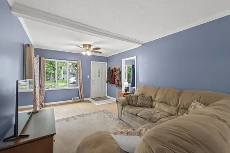 944 Mahtomedi Avenue Mahtomedi MN 55115