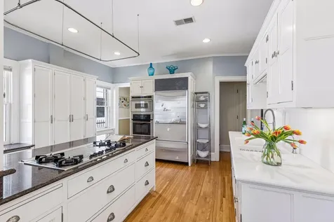 2304 Lake Place Minneapolis MN 55405