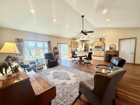 906 Sunrise Boulevard Redwood Falls MN 56283