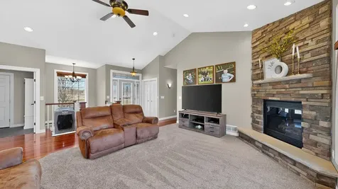 1442 30th Street NW Austin MN 55912