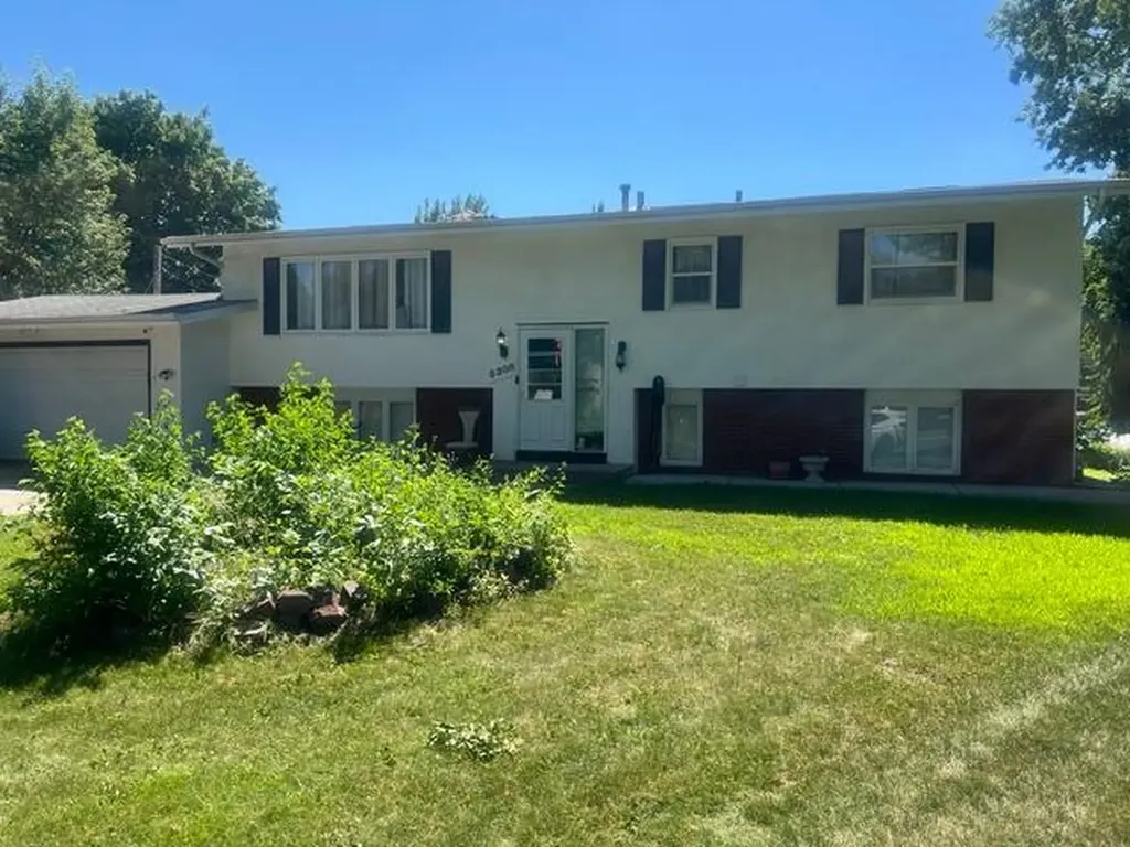 5308 81st Avenue N Brooklyn Park MN 55443