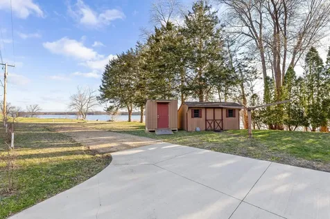 46652 Riverview Drive La Crescent MN 55947