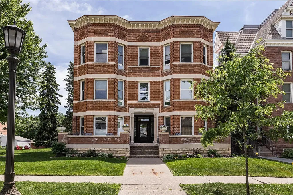 528 Ashland Avenue Saint Paul MN 55102