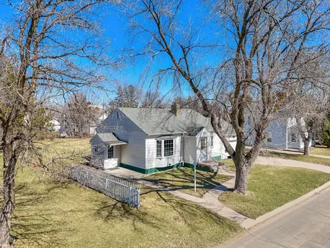 525 3rd St SE Perham MN 56573
