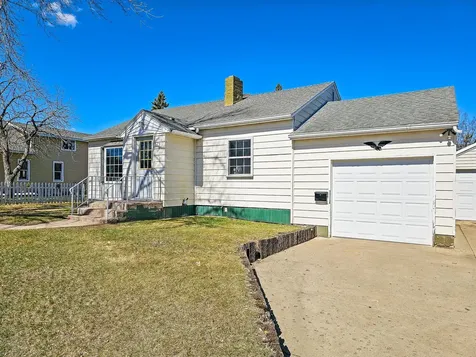 525 3rd St SE Perham MN 56573
