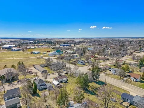 525 3rd St SE Perham MN 56573