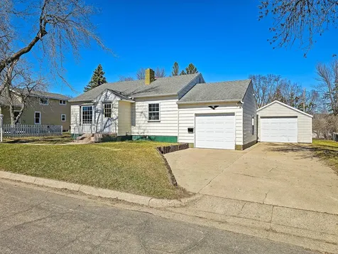 525 3rd St SE Perham MN 56573