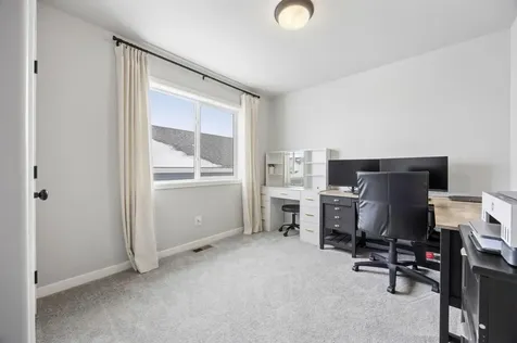 6862 Thomas Street Horace ND 58047