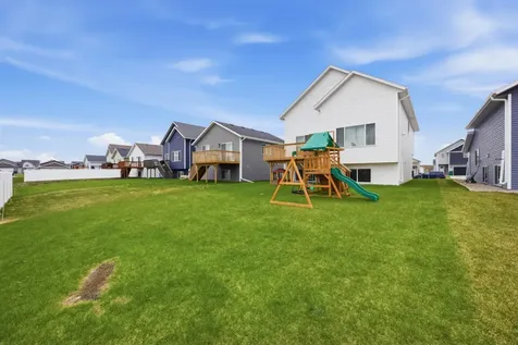 6862 Thomas Street Horace ND 58047