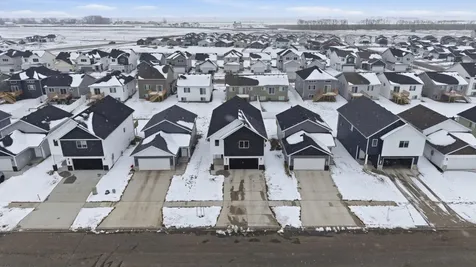 6862 Thomas Street Horace ND 58047