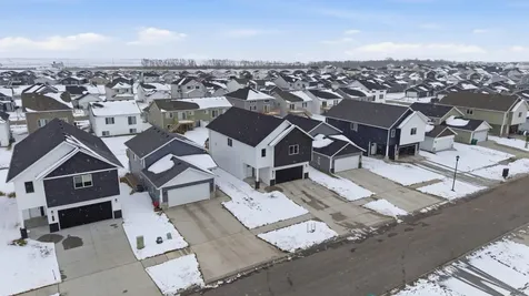 6862 Thomas Street Horace ND 58047