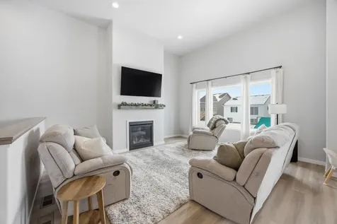 6862 Thomas Street Horace ND 58047