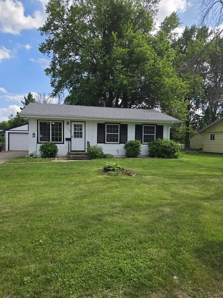 1213 Home Place Faribault MN 55021