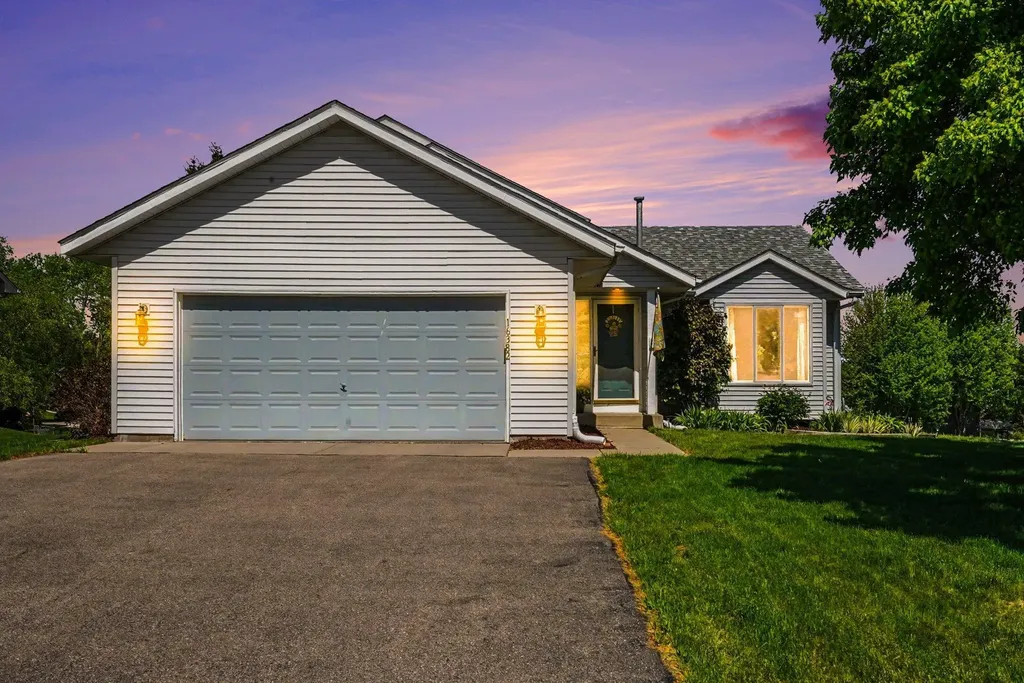 16382 Goodview Trail Lakeville MN 55044