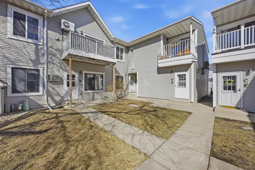 3317 15th Avenue S Fargo ND 58103