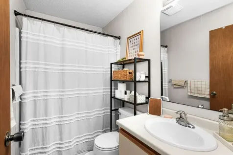 2425 Vermilion Road Duluth MN 55803