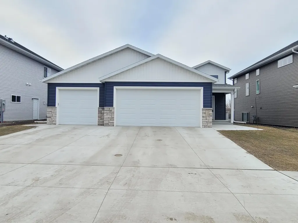 2308 36th Avenue S Moorhead MN 56560