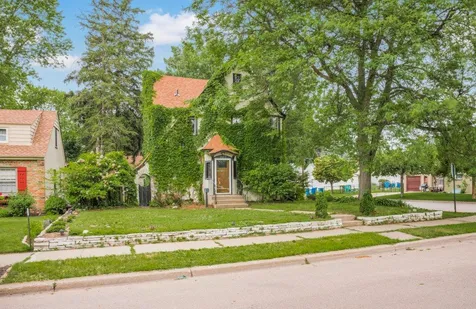 2657 Zenith Avenue N Robbinsdale MN 55422