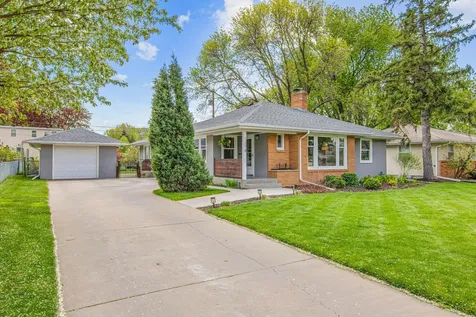1374 Eldridge Avenue W Roseville MN 55113