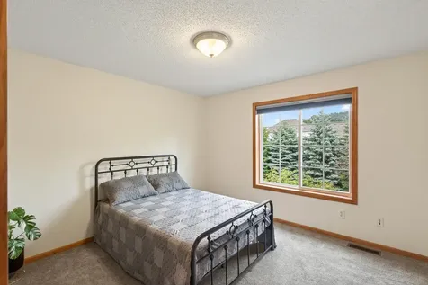 604 Evergreen Avenue SE New Prague MN 56071