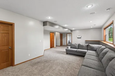 604 Evergreen Avenue SE New Prague MN 56071
