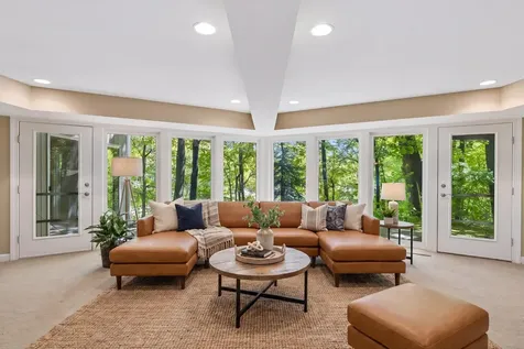 4785 Bayswater Road Shorewood MN 55331