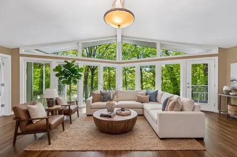 4785 Bayswater Road Shorewood MN 55331