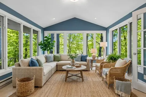 4785 Bayswater Road Shorewood MN 55331