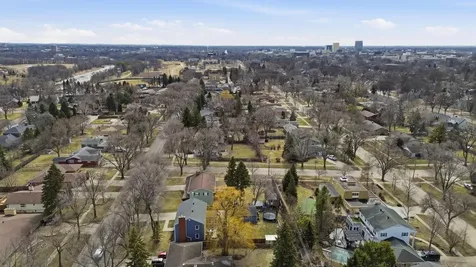 1306 Elm Street N Fargo ND 58102