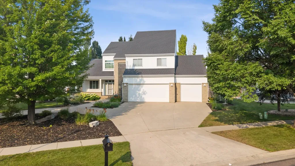 5027 Rose Creek Parkway S Fargo ND 58104