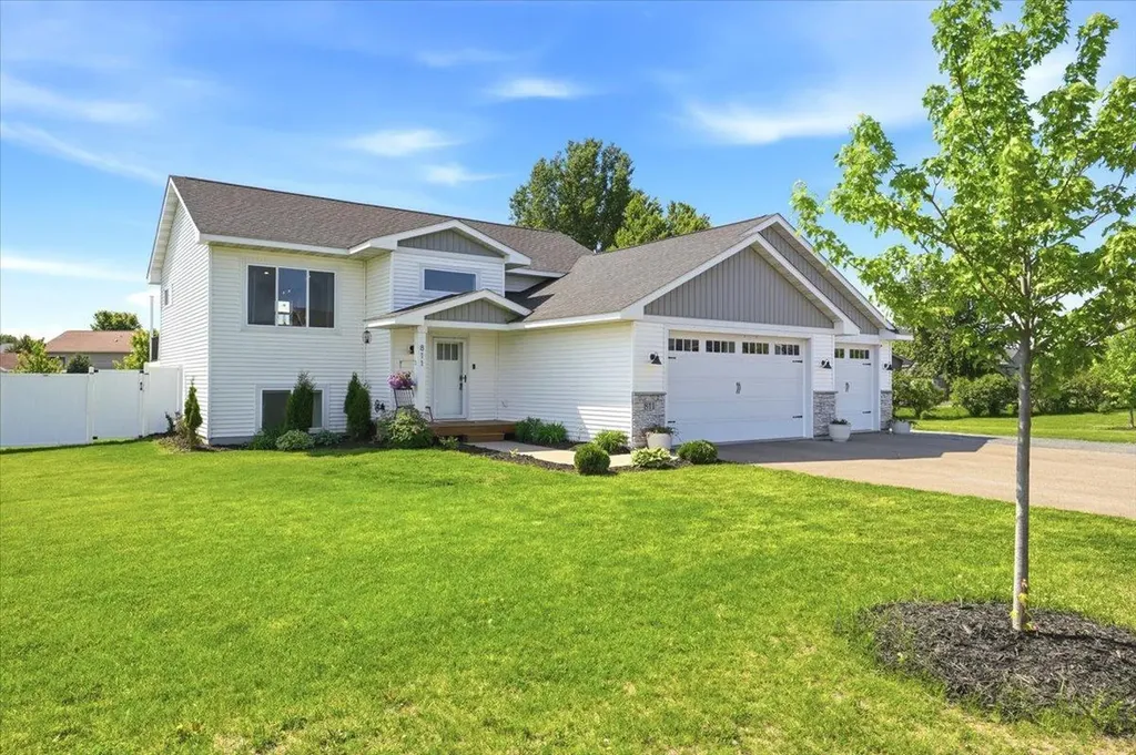 811 Brady Lane New Richmond WI 54017