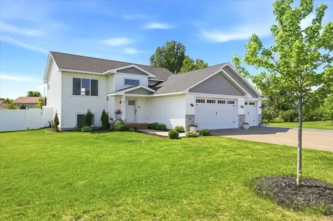 811 Brady Lane New Richmond WI 54017