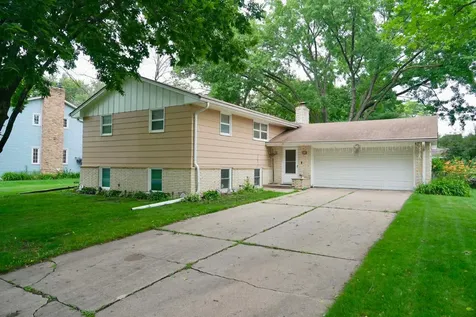 7018 James Avenue N Brooklyn Center MN 55430