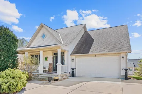 2710 Red Splendor Circle E Maplewood MN 55119