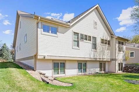 2710 Red Splendor Circle E Maplewood MN 55119