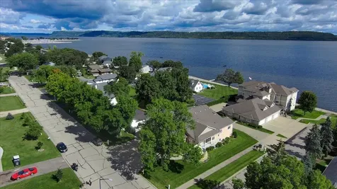 1329 S Oak Street Lake City MN 55041