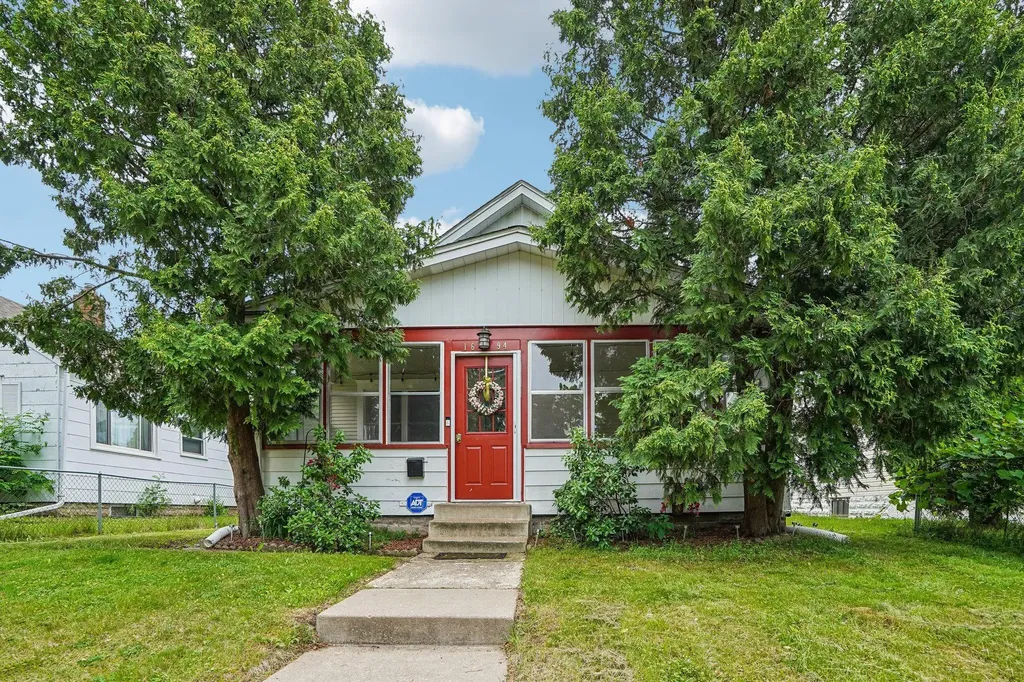 1694 Ivy Avenue E Saint Paul MN 55106
