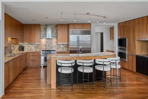 215 10th Avenue S Minneapolis MN 55415
