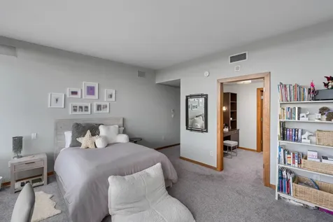 215 10th Avenue S Minneapolis MN 55415