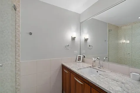 215 10th Avenue S Minneapolis MN 55415