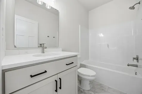 7494 Eagle Pointe Drive S Fargo ND 58104