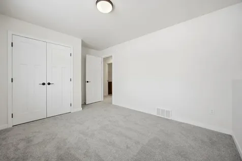 7494 Eagle Pointe Drive S Fargo ND 58104