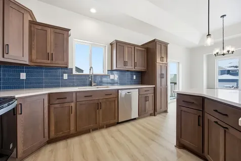 7494 Eagle Pointe Drive S Fargo ND 58104