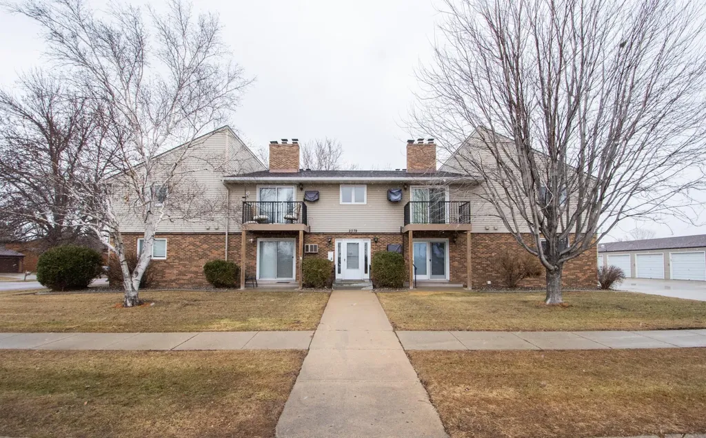 2379 20 1/2 Avenue S Fargo ND 58103