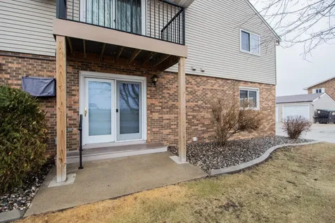 2379 20 1/2 Avenue S Fargo ND 58103
